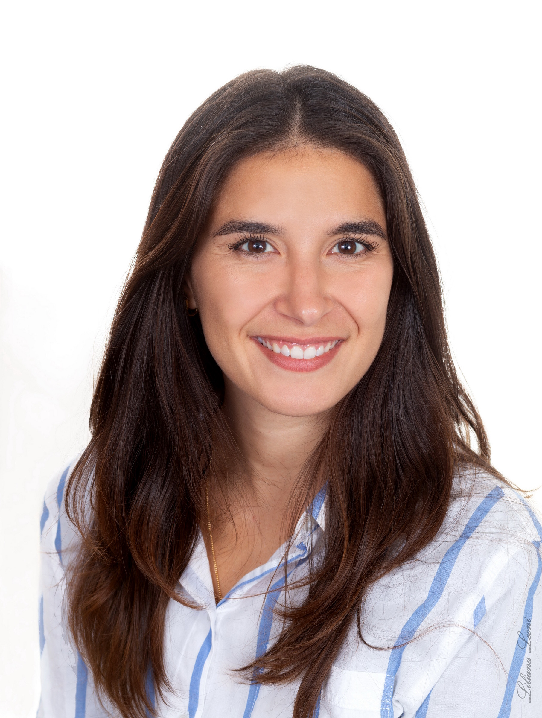 Portrait de Francesca Bazzoni, ostéopathe à Alata près d’Ajaccio